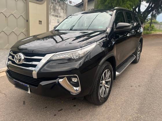 TOYOTA HILUX SW4 2.8 SRX 4X4 7 LUGARES 16V TURBO INTERCOOLER DIESEL 4P AUTOMÁTICO